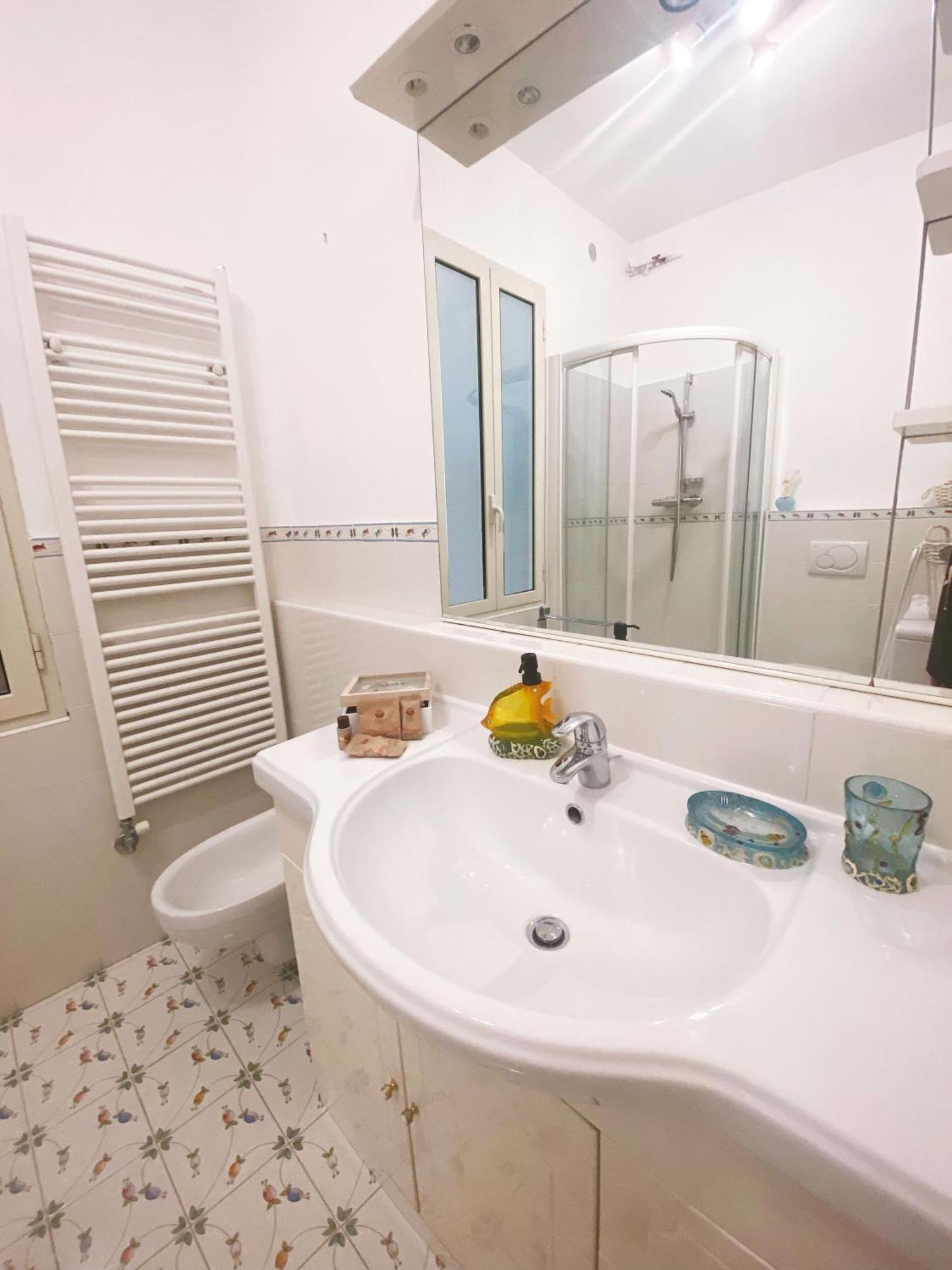 Beautiful Renovated Apartment ,Next To The Beach ! Air-C, Free Parking! Nice Buitenkant foto