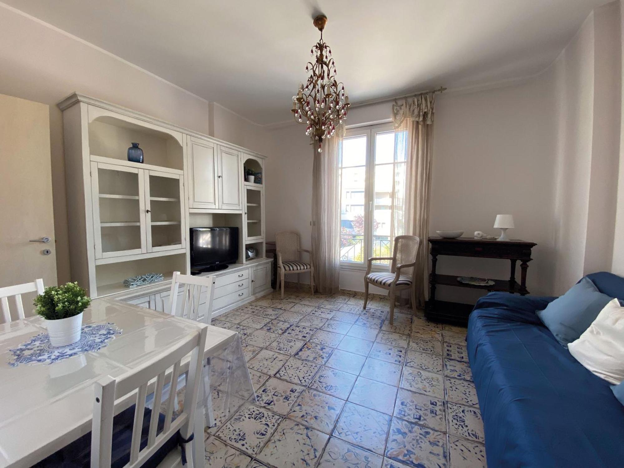 Beautiful Renovated Apartment ,Next To The Beach ! Air-C, Free Parking! Nice Buitenkant foto
